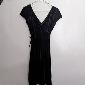 London Times Petites Black Velvet Dress Size 6 Polyester/Spandex
